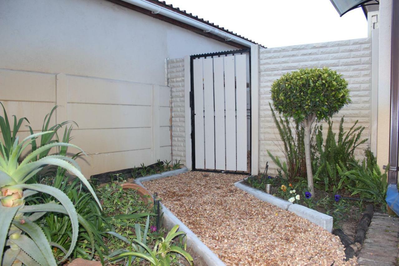 Amru Guesthouse B&B Brackenfell Exterior photo